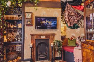 101 House At The End. Witchcraft & Wizardry House - York - 5