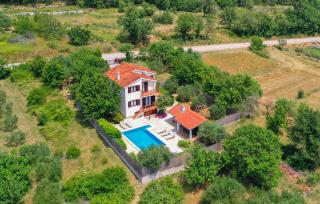Villa Ivka-Omis by Villas Guide - 2
