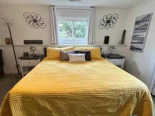 Private Lower Level Suite in Home-Sep Entrance! - Freeport - 0