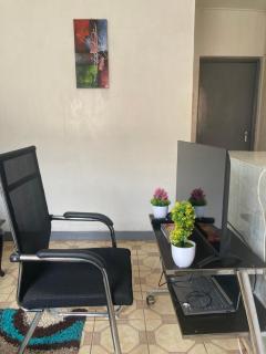 Ronnie's rustic home - Nairobi - 6