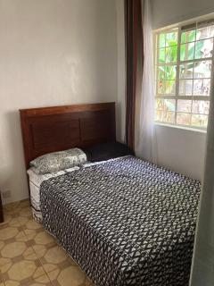 Ronnie's rustic home - Nairobi - 8