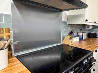 Spacious Guest Room in Basildon, Essex - 1