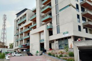1 Bed Luxury Studio with Mountain View - Murree - 1