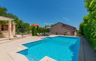 Beautiful Villa Mia with pool in Makarska - Makarska - 0