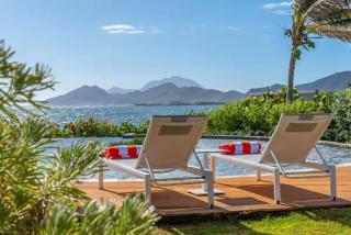 Exceeded our expectations with an incredible view and every detail inside - Frigate Bay - 8
