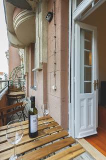 City Center Lovely Balcony Flat - 3
