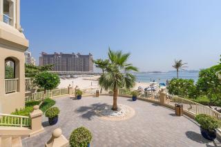 Breathtaking 1BR Sea-View Palm Apt Beach & Pool - 0