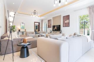 Luxurious Villa with Private Pool, Game Lounge and Minutes from Dubai Marina and JBR Beach, Emirates Hills by Deluxe Holiday Homes - 9