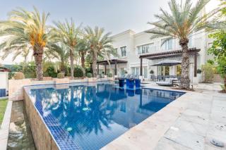 Luxurious Villa with Private Pool, Game Lounge and Minutes from Dubai Marina and JBR Beach, Emirates Hills by Deluxe Holiday Homes - 0