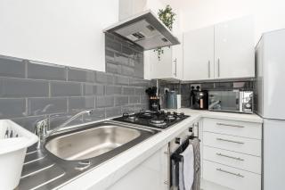 Huge 4 Bed near Anfield Stadium-Perfect for Groups - Liverpool - 1
