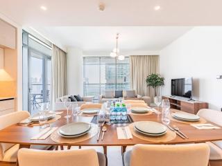 Resort Pool Overlooking Marina And Amazing Skyline - 6