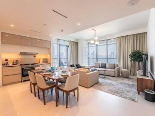 Resort Pool Overlooking Marina And Amazing Skyline - 8