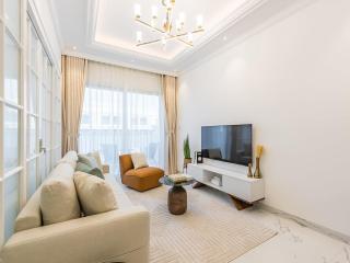 Arjan 1br Near Miracle Garden Pool & Parking - 8