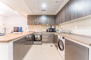 Few Metres Walk to Metro, Minutes Drive from Ibn Battuta Mall, Victoria Residency, Al Furjan by Deluxe Holiday Homes - 6