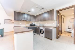 Few Metres Walk to Metro, Minutes Drive from Ibn Battuta Mall, Victoria Residency, Al Furjan by Deluxe Holiday Homes - 4