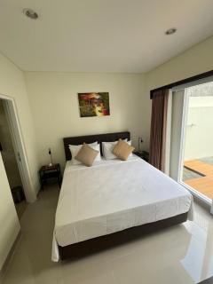 Three Bedrooms Villa with Pool & Rice Field View - Munggu - 8