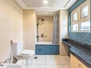 Chic 4br Apt Pool Palm Beach Club Dubai - Dubai - 2