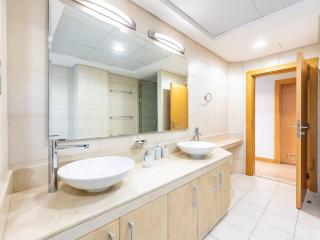 Chic 4br Apt Pool Palm Beach Club Dubai - 5