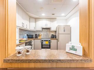 Luxury 2-br Condo With Stunning Views And Balcony - Dubai - 7