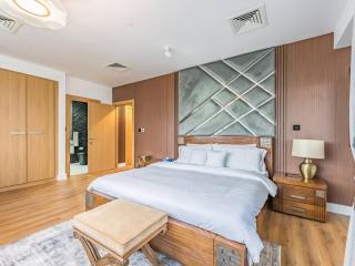 Luxury 2-br Condo With Stunning Views And Balcony - Dubai - 8