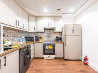 Luxury 2-br Condo With Stunning Views And Balcony - Dubai - 3