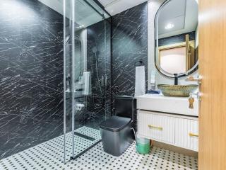 Luxury 2-br Condo With Stunning Views And Balcony - Dubai - 4