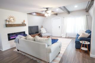 Big Lot Waterfront of Cedar Creek Lake Sleeps 12 - Mabank - 9