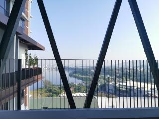 Astetica5 4BR Spacious Home w Netflix WiFi - Seri Kembangan - 2