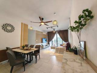 Astetica5 4BR Spacious Home w Netflix WiFi - Seri Kembangan - 1