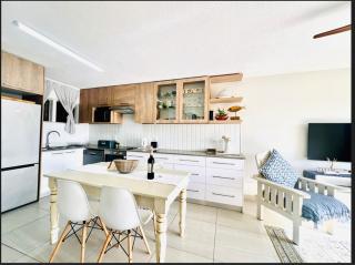De Valle Gem with Pool Braai Steps to the Beach - Mosselbaai - 7