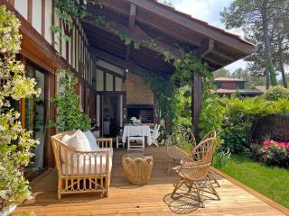 Villa Hau'Oli, 4 chambres, spacieuse, piscine privée, grand jardin fleuri vue golf et 8min à pied de la plage - 5