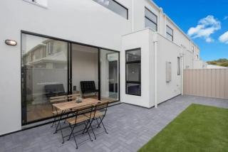 Stylish & Central Townhouse 17 min to the city - - 7