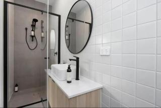 Stylish & Central Townhouse 17 min to the city - - 5