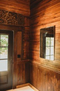 Corton Lodge on the Elk River - - 1
