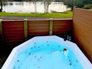 Oak Lodge 8 Hot Tub - York - 0