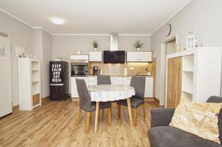 strandnahe Ferienwohnung mit eigener Terrasse - Strandhaus Mönchgut FeWo 02 - Lobbe - 1