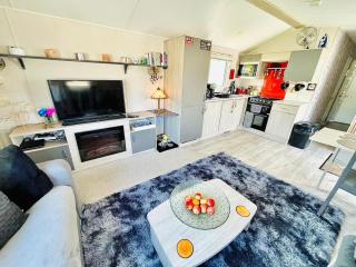 Caravan by Seaside with Hot Tub in Cornwall countryside - Porth - 3