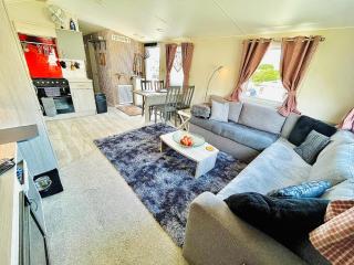Caravan by Seaside with Hot Tub in Cornwall countryside - Porth - 2