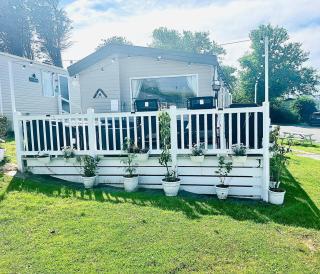 Caravan by Seaside with Hot Tub in Cornwall countryside - Porth - 9