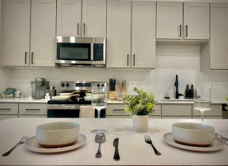 WorkerFriendly KINGbed WasherDryer Great Location Wifi - 6