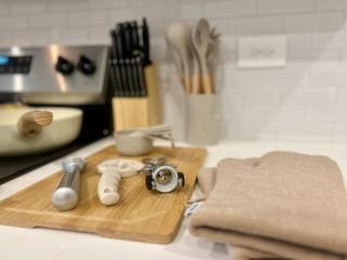 WorkerFriendly KINGbed WasherDryer Great Location Wifi - 1