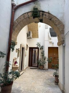 Via Giacomo Matteotti 8, 10-12 Guest House - 5