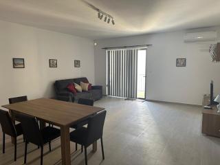 Modern and Stylish 3-Bedroom Flat in L-Imsida - 2