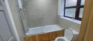 Mo's Cottage - - 8