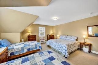 Spacious 7 Bed Retreat with Game Room, Deck, Yard, Half a Block from Ocean, Host Up to 22 Across 16 Beds, Gas Fireplace, Gas Grill, Ample Parking, Walk to Menauhant Beach, 24 Hr Hospitality - 9