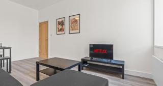 1BR Town Center Apartments, Fully Equipped with Modern Ammenities, mins walk from Train Station, University, Hospital, Restaurants, Contractors - Northampton - 7