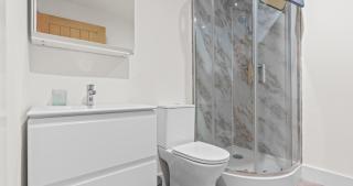 1BR Town Center Apartments, Fully Equipped with Modern Ammenities, mins walk from Train Station, University, Hospital, Restaurants, Contractors - Northampton - 2