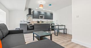 1BR Town Center Apartments, Fully Equipped with Modern Ammenities, mins walk from Train Station, University, Hospital, Restaurants, Contractors - Northampton - 9