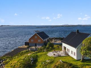 Villa Borgvåg - A unique Seafront Villa in the heart of Lofoten - Bøstad - 0
