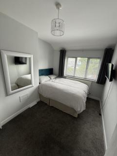 2Bed Contractor & Family Stay Kingswinford DY6 - 4